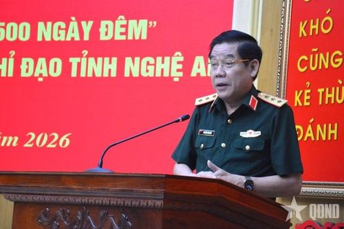 Thượng tướng Nguyễn Văn Gấu kiểm tra kết quả thực hiện Chiến dịch 500 ngày đêm tại Quân khu 4 và tỉnh Nghệ An
