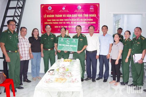 Bàn giao 'Nhà tình nghĩa' tặng quân nhân có hoàn cảnh khó khăn tại An Giang