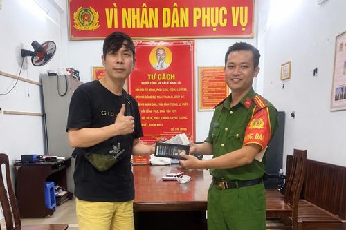 Xác minh, trao trả tài sản cho du khách nước ngoài