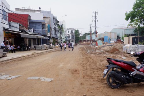 Cần sớm thảm nhựa đường vào Trường TH&THCS Hòa Cường