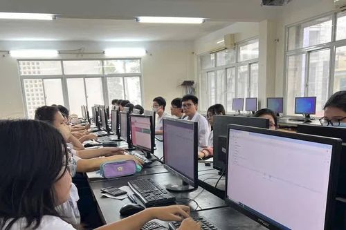 Chủ động nguồn lực cho thi tốt nghiệp THPT trên máy tính