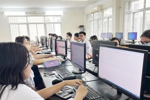 Chủ động nguồn lực cho thi tốt nghiệp THPT trên máy tính