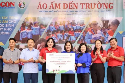 Trao hơi ấm, gửi trọn tình thương cho trò nghèo