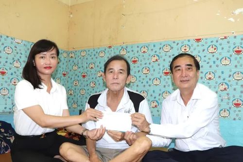 Bạn đọc Báo SGGP hỗ trợ ông Trần Nhật Quang 20 triệu đồng