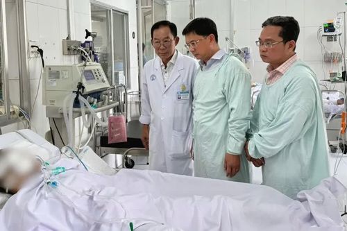 Lãnh đạo TPHCM thăm nạn nhân vụ cháy tại phường Chợ Lớn