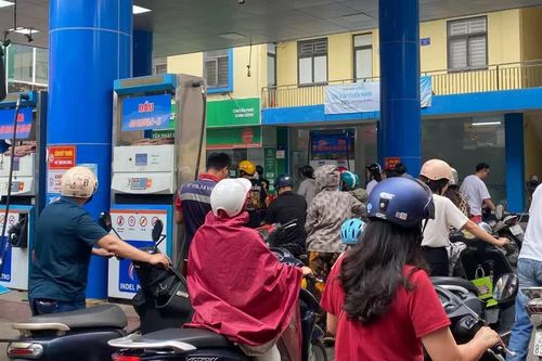 Từ 15 giờ chiều nay, giá xăng tăng gần 1.400 đồng/lít