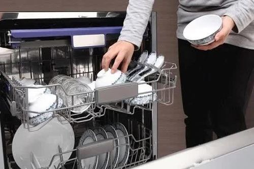 Máy rửa bát gây tranh cãi, người dùng nói gì?