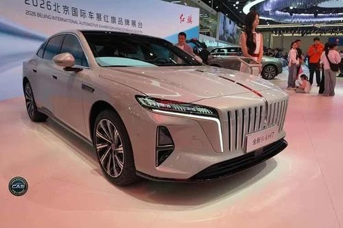 [GALLERY] Hongqi H7 PHEV từ 671 triệu đồng, chạy 240km 'không ăn 1 giọt xăng'