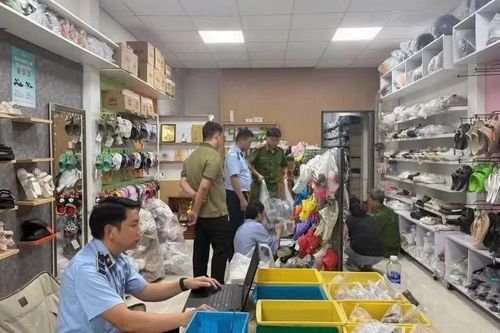 Khởi tố đối tượng ở Gia Lai bán gần 750 đôi dép giả nhãn hiệu CROCS