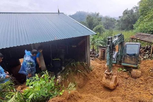 Hiện trường sạt lở đất đá vùi lấp 3 người ở Phú Thọ
