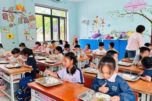 Hiệu trưởng gửi giấy mời phụ huynh tham gia giám sát đột xuất công tác bán trú