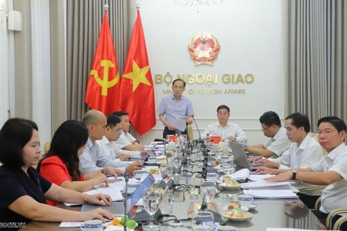 Ủy viên Bộ Chính trị, Bộ trưởng Ngoại giao Lê Hoài Trung làm việc với Ban Thường vụ Thành ủy Huế