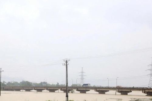 Bộ Xây dựng: Kiên quyết không cho người và phương tiện đi qua một số tuyến sông