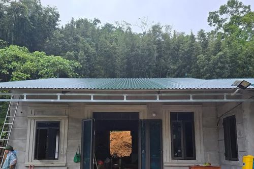 Phú Thọ: Đất đá sạt vào nhà, 3 người ở xã Đà Bắc tử vong