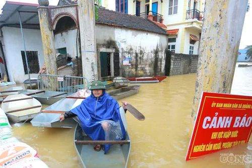 Hà Nội: Nước sông Bùi dâng cao, nhiều nhà dân ở xã Quảng Bị 'chìm trong nước'