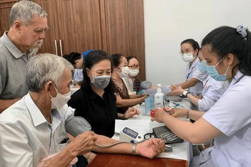 Khám sức khỏe toàn dân: Ưu tiên người yếu thế, vùng sâu vùng xa, không chạy theo thành tích