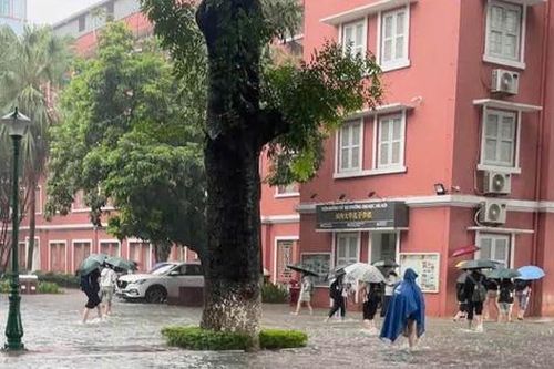 Hà Nội mưa ngập, Sở GD&ĐT yêu cầu các trường chủ động điều chỉnh việc dạy học