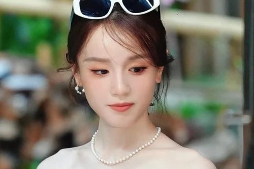 Trương Nhã Kỳ bị cắt sóng