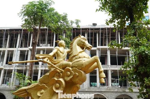 Đà Nẵng: Xây trường chậm tiến độ, hàng trăm học sinh phải đi học nhờ