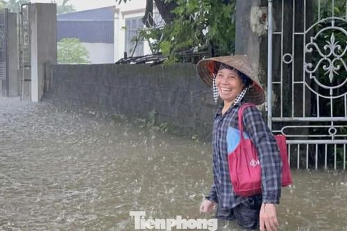 Nhiều khu vực ở Ninh Bình ngập sâu, nước sông Hoàng Long dâng cao trở lại