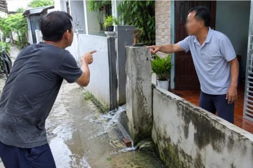 Hà Nội: Đâm hàng xóm tử vong vì bị chửi, dọa đánh nếu 'để nước chảy sang nhà'