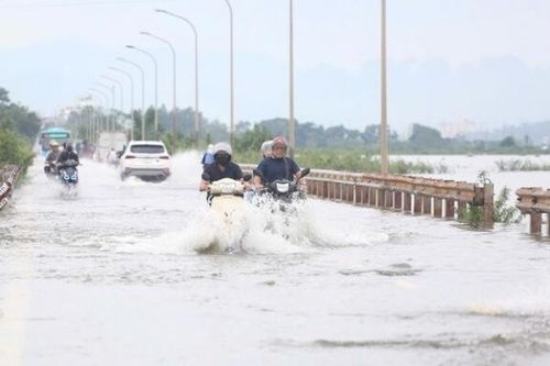 Yêu cầu bảo đảm an toàn giao thông trước lũ trên nhiều tuyến sông