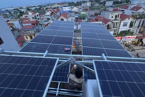 Tin tức nổi bật ngày 17/9: Hơn 15.600 khách hàng ở miền Bắc lắp đặt điện mặt trời mái nhà
