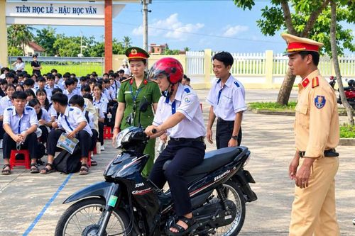 Đắk Lắk trang bị kỹ năng lái xe an toàn cho học sinh
