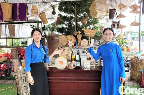 Đăk Hà đưa nông sản lên 'sàn' livestream và chuyển đổi số