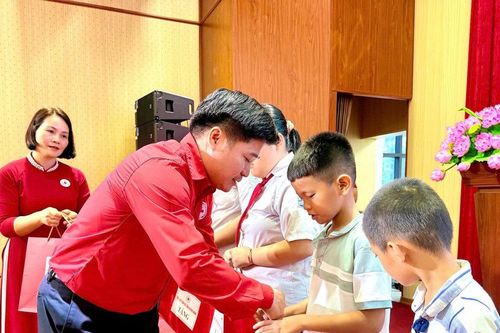Những nhịp cầu sẻ chia trên đất Mỏ