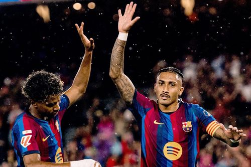 Raphinha nhảy múa cùng Yamal, Barca 'nổ' 7 bàn thắng trước Racing