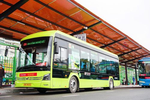 Bến xe buýt tại TPHCM 'lột xác', hành khách phấn khởi với loạt tiện ích mới