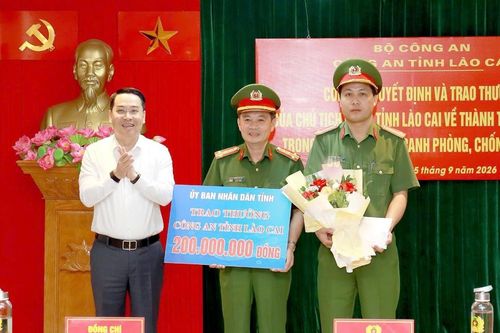Thưởng nóng 200 triệu đồng cho ban chuyên án phá nhóm 91 nghi phạm lừa đảo hơn 1500 tỷ
