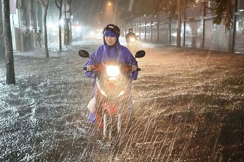 Hiệu trưởng ở TPHCM khuyên phụ huynh cho con nghỉ học nếu trời mưa quá to