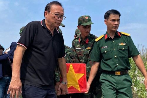 Tự tay cất bốc, chôn cất 17 hài cốt liệt sĩ, 38 năm lặng lẽ hương khói