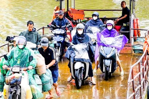 Học sinh, công nhân ở Bắc Ninh chật vật vì 2 bến đò tạm dừng hoạt động