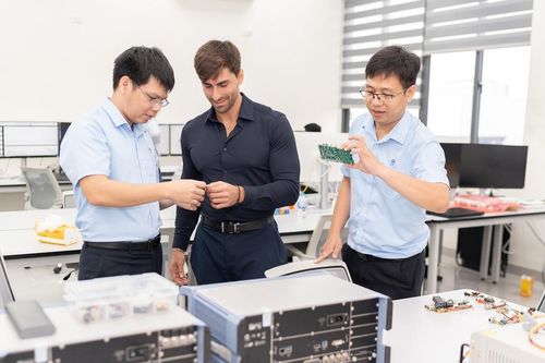 PTIT và tập đoàn hàng không vũ trụ Ý bắt tay mở trung tâm công nghệ không gian
