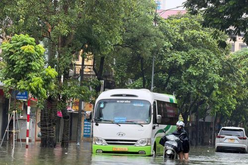 Hà Nội: Điểm ngập từng mất 4-10 giờ rút nước, nay nhanh đến bất ngờ
