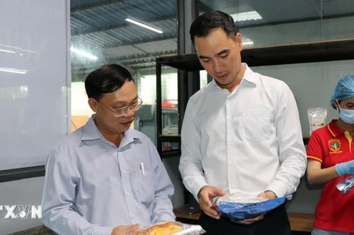 Khuyến công tạo 'vốn mồi' giúp doanh nghiệp nâng giá trị dừa sáp