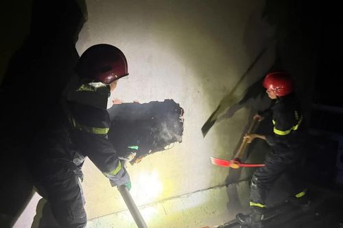 Cháy nhà dân tại phường Chợ Lớn, 7 người bị thương vong