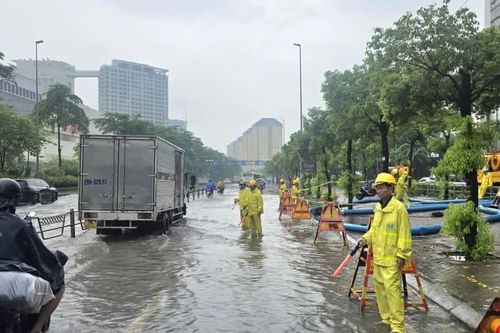 Hà Nội dồn lực xử lý điểm nghẽn ngập úng sau nhiều ngày mưa lớn