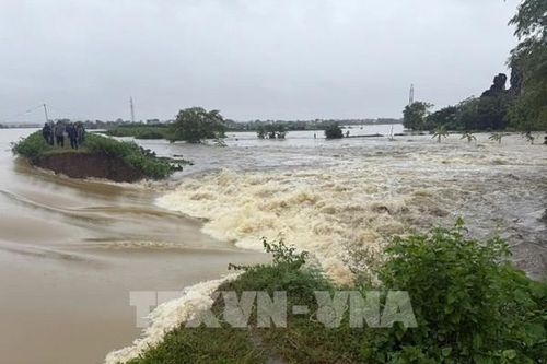Thanh Hóa: Mưa lớn khiến bờ kênh T2 qua xã Tống Sơn bị vỡ