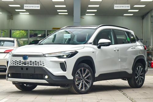 Phiên bản ô tô hybrid được ưa chuộng hơn máy xăng