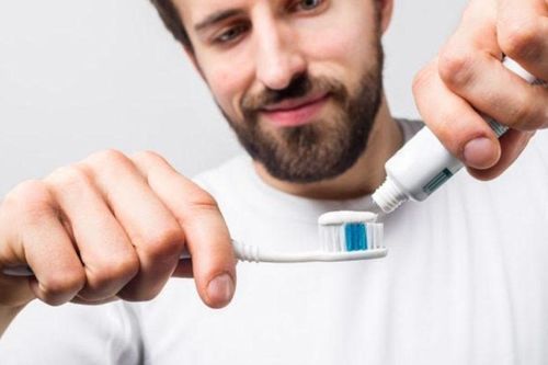 Miệng có vị đắng khi thức dậy: Có thể liên quan đến những điều gì?