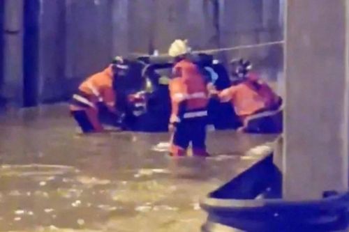 Mưa xối xả gây lũ chết người ở Tây Ban Nha, nhiều điểm du lịch nổi tiếng chìm trong biển nước