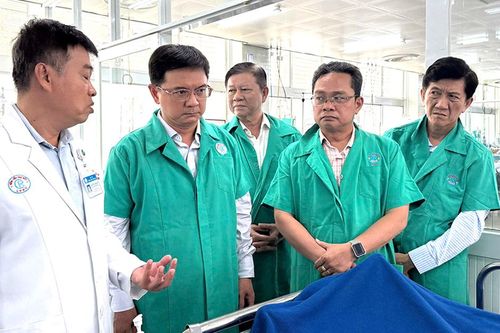 Lãnh đạo TPHCM thăm, hỗ trợ nạn nhân vụ cháy làm 7 người thương vong