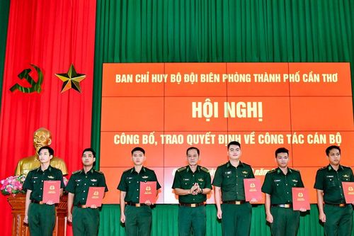BĐBP TP Cần Thơ trao quyết định công tác cán bộ