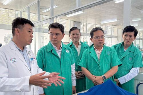 Lãnh đạo TP.HCM thăm các nạn nhân vụ cháy