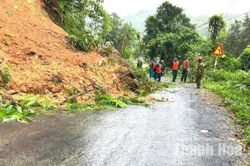 Sạt lở gây thiệt hại nhà ở, hạ tầng, giao thông tại xã Điền Quang