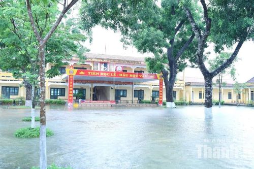 Hơn 2.800 học sinh tại xã Đồng Tiến phải nghỉ học